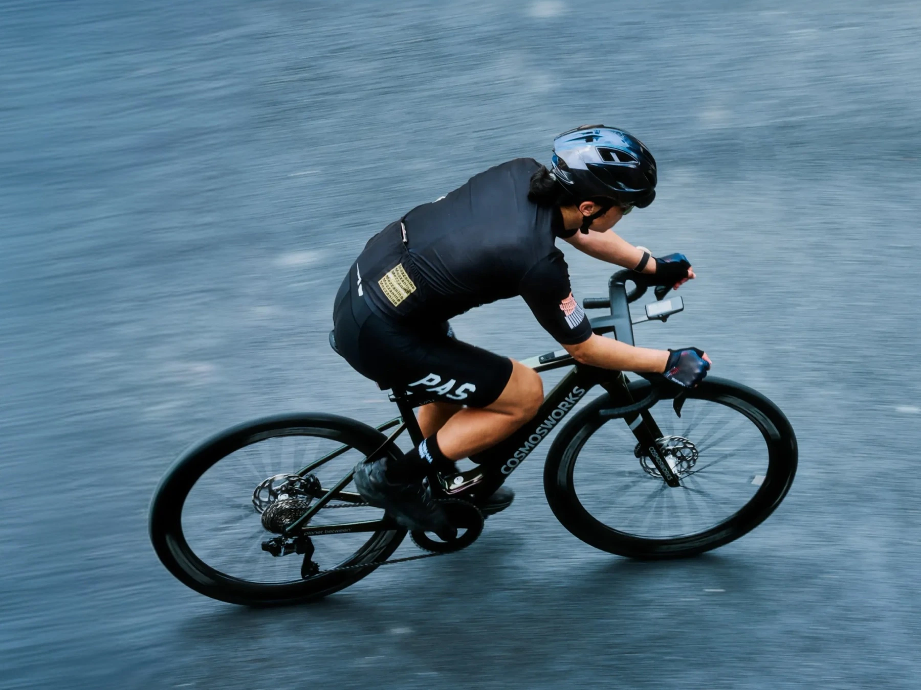 A rider on a Cosmosworks VAPOR Super Light